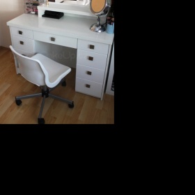 Kde koupit toaletní/kosmetický stolek?