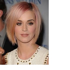 Blond s růžovým nádechem