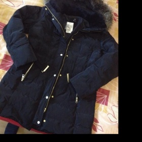 Černá zimní bunda s kožíškem H&M - foto č. 1