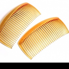 Účesy babiček - hřebínky ve vlasech