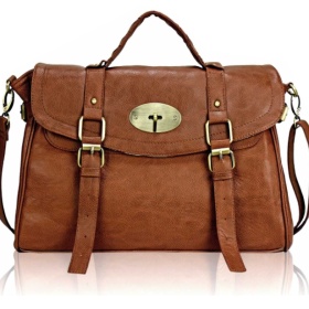 Hnědá kabelka přes rameno