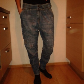 Pohodlné volné džíny s nízkým sedem Fishbone - foto č. 1