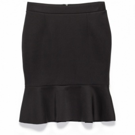 Jak nosit černou neoprenovou sukni s kanýrem