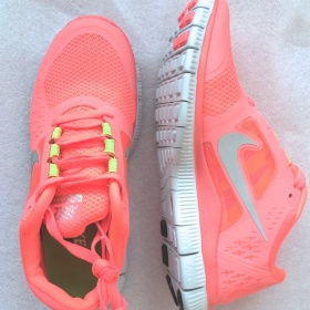 Růžové tenisky Nike Free Run - foto č. 1