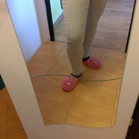 Jarní boty k šedivým kalhotám