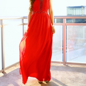 Červené dlouhé plesové šaty s kamínky Chi Chi London - foto č. 1