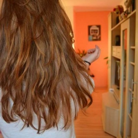 Sestříhané vlasy po vrsvách a do U - podle fotky