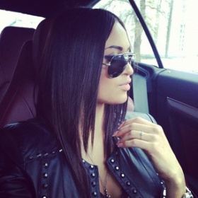 Z černé na brunetu alá Nita Kuzmina