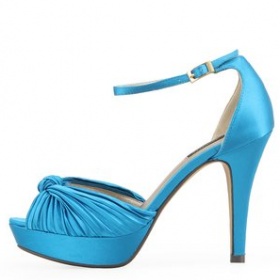 Jaké šaty k tyrkysovým lodičkám?