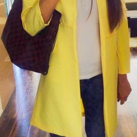 Žlutě kanárkový jarní kabátek