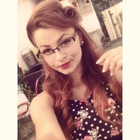 Spreje na vlasy chránící před teplem a podporující vlnění