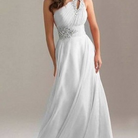 V bílém na maturitní ples