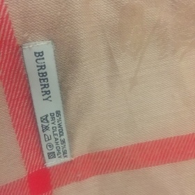 Šály od Burberry - jsou to originály?