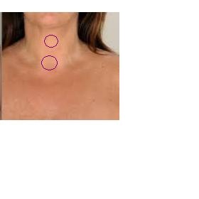 Zvláštní tlačení v krku a pocit na zvracení