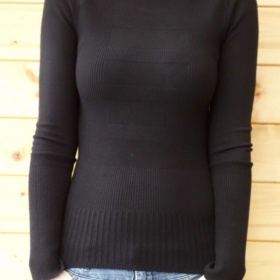 Teplý kratší svetr Karen Millen