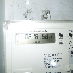Třífázový elektroměr - vyznáte se někdo?