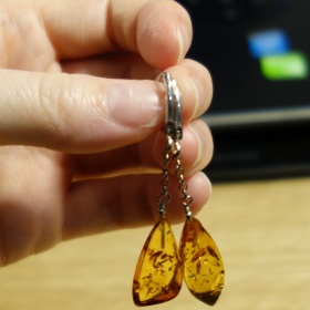 Stříbrné náušnice s jantary neznačková