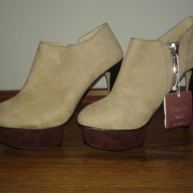 Nude kotníkové boty na vysokém podpatku Zara - foto č. 1