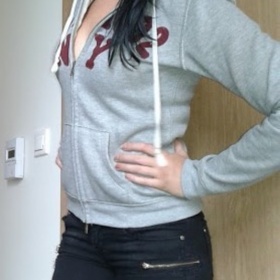 Šedá mikina s kapucí na zip Abercrombie & Firch - foto č. 1