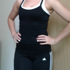 Černé fitness tílko neznačkové