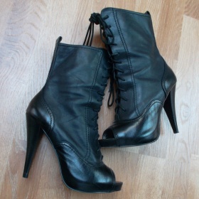 Kožené kozačky Charles David