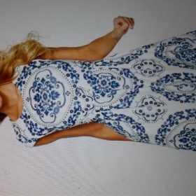 Šaty s květy na společenskou akci