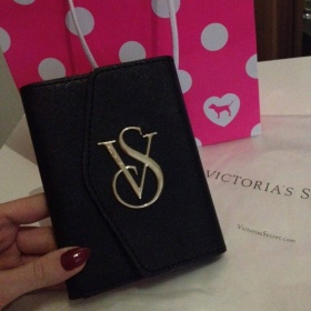 Černý obal na doklady Victoria's Secret - foto č. 1