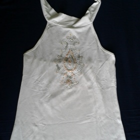 Bílý top na zavazování neznačkové