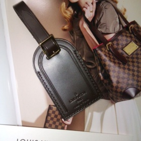 štítek na jméno/adresu na kufr či cestovní tašku Louis Vuitton
