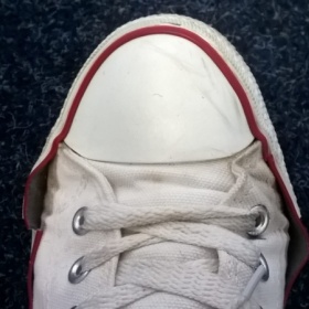Boty Converse - odchlipování na boku boty