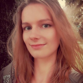 Hodí se blond vlasy ke světlé pleti a světlým očím?