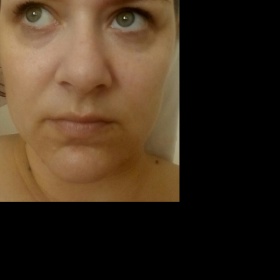 Jaká barva vlasů a jaké líčení?