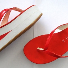 Žabky na platformě