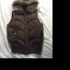 Hnědá vestička značky Clockhouse