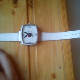 Bílé hodinky Playboy