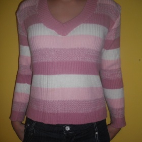 Růžový teplý svetr