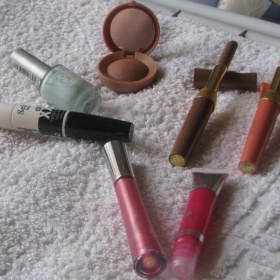 Mix kosmetiky (Bourjois a jiné)