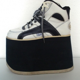 Extravagantní boty na 15 cm,platformě - foto č. 1