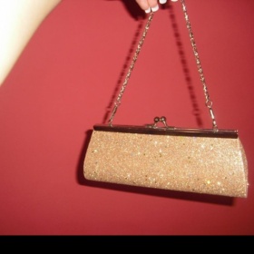 Zlatá plesová či párty kabelka