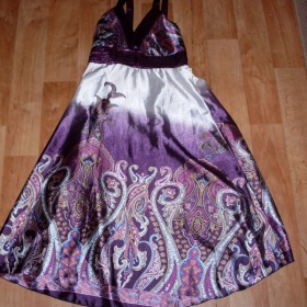 Fialové šaty - foto č. 1