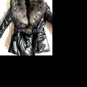 Černá lesklá zimní bunda