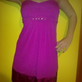 Růžové šaty Alyn Paige New York