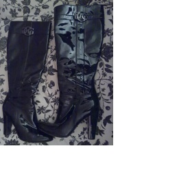 Kde seženu lakové kozačky?