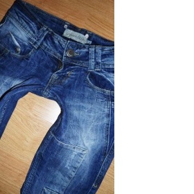 Džíny Bershka se záplatami