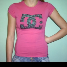 Růžové triko DC