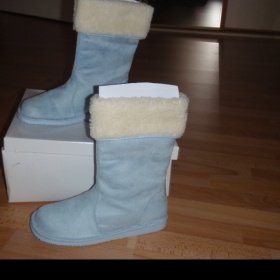 Světle modré semišové válenky