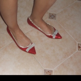 Plesové červeno zlaté balerínky od Bati