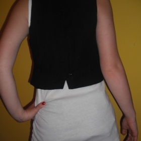 Černá vestička do pasu Atmosphere