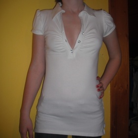 Bílé elegantní tričko s výstřihem a stříbrnými knoflíčky - foto č. 1