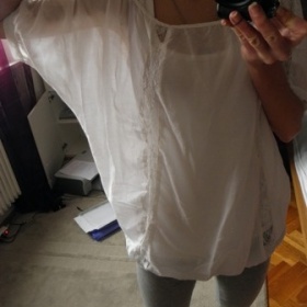 Bílý TOP zn. Berschka